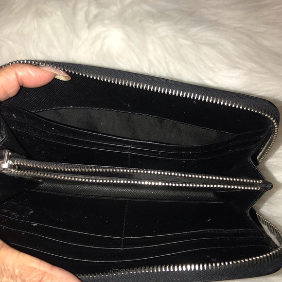 Authentic Prada Triangle Logo Black zip around wallet - Picture 4 of 9